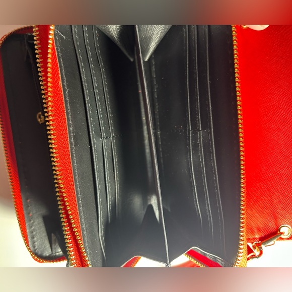 🖤NWOT Red Crossbody Purse with card holder pockets - Picture 4 of 5